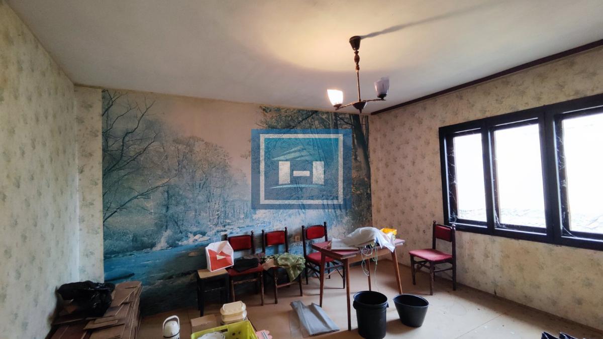 Kuća u centralnom delu Batočine pogodna za višečlane porodice