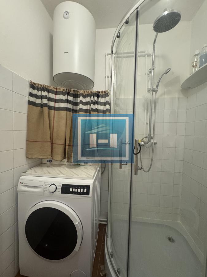 RENOVIRANA GARSONJERA U CENTRU RESAVICE