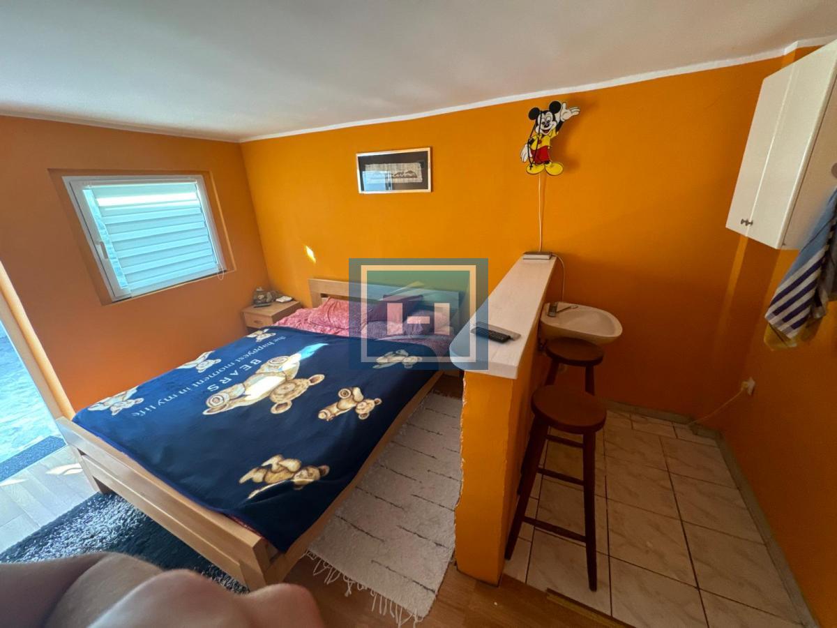 Kuća 90 m², 4 ulaza, 2 kupatila, dvorište – Admirala Geprata, centar Beograda