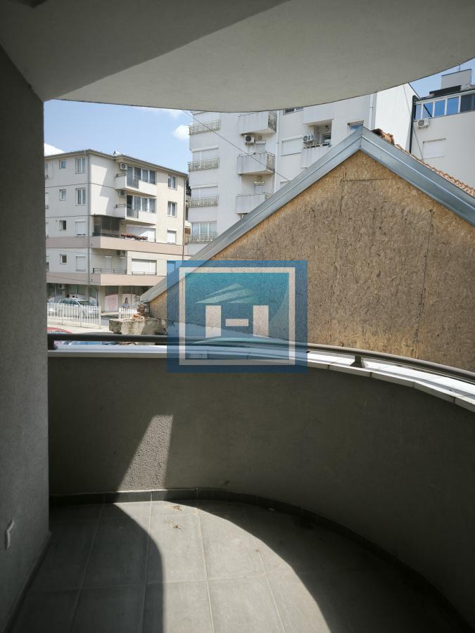 IZDAJE SE NOV, PROSTRAN STAN U CENTRU ĆUPRIJE – IDEALAN ZA PORODICE, FIRME I PRIVATNE DELATNOSTI