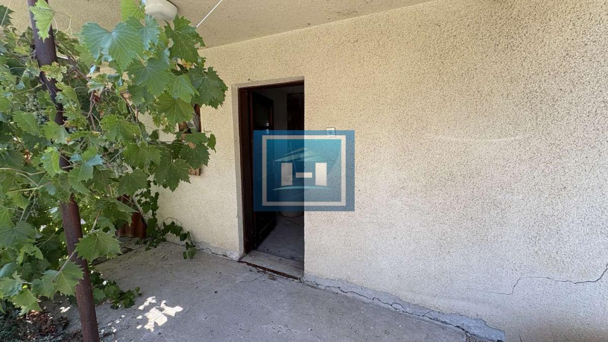 KUĆA SA ZEMLJIŠTEM – MIR I PRIRODA NA SAMO 10 MINUTA OD GRADA