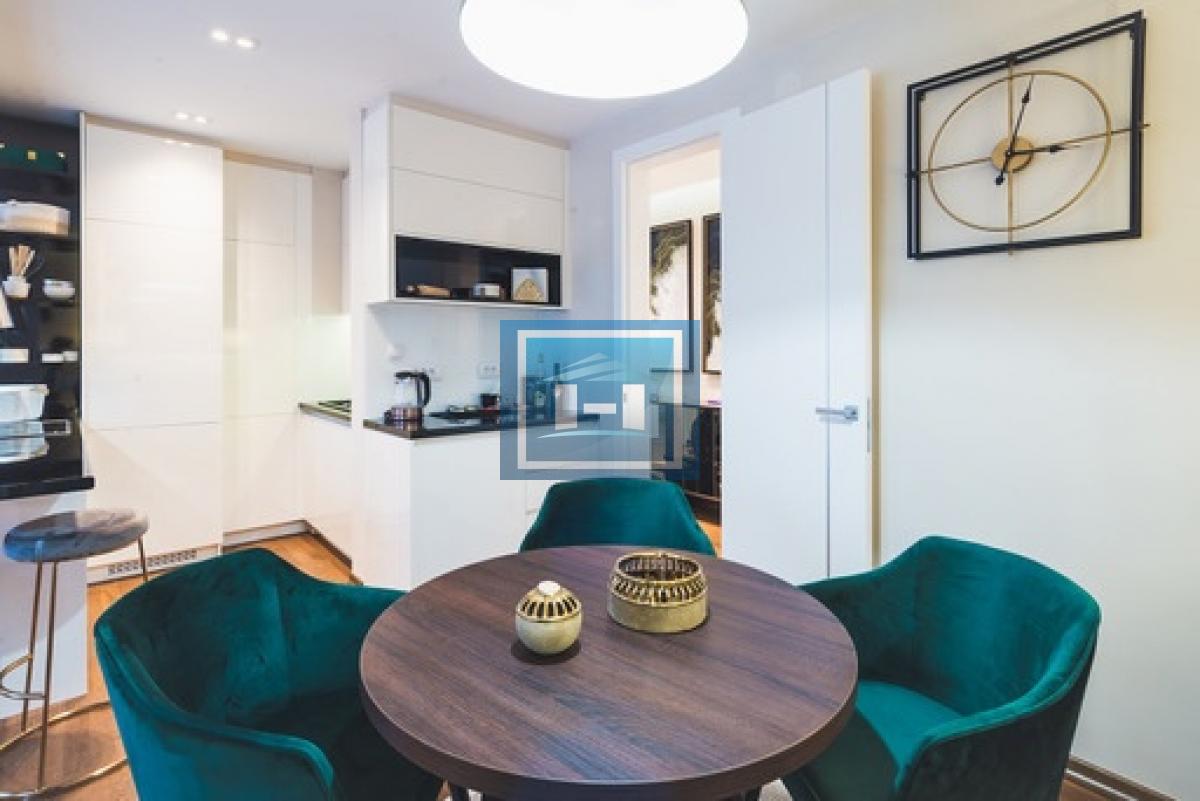 IZDAJE SE STAN U STROGOM CENTRU GRADA – U STARIM „MORAVSKI STIL“ ZGRADAMA