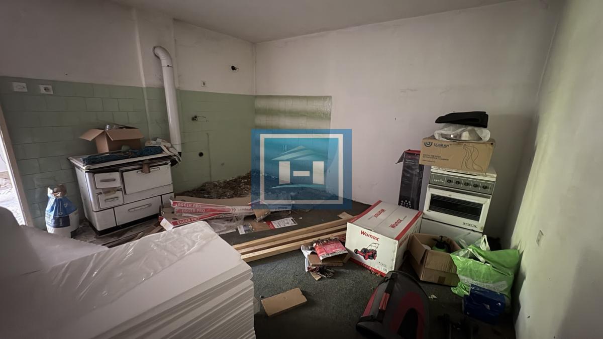 KUĆA SA ZEMLJIŠTEM – MIR I PRIRODA NA SAMO 10 MINUTA OD GRADA