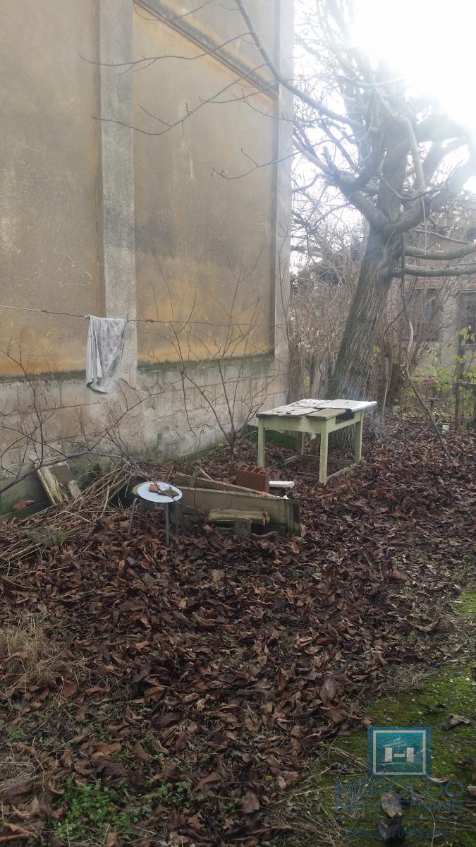 Starija kuća u centru sela Vojska