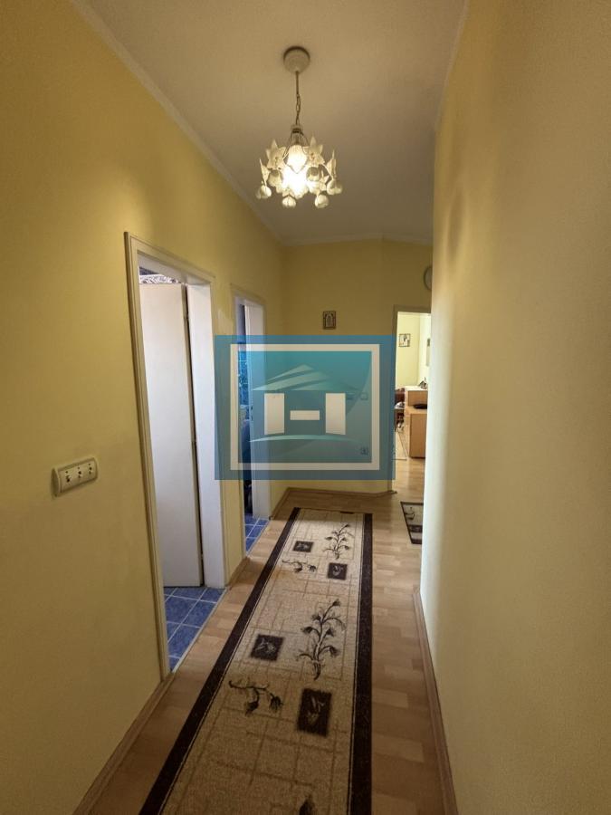 Prodaje se stan u Kući sa nameštajem