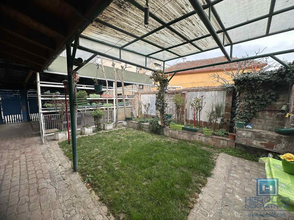 KUĆA U STROGOM CENTRU – IDEALNA ZA PORODIČNI ŽIVOT ILI POSLOVNI PROSTOR