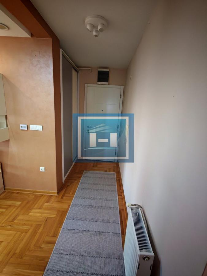 Trosoban stan za izdavanje u novogradnji