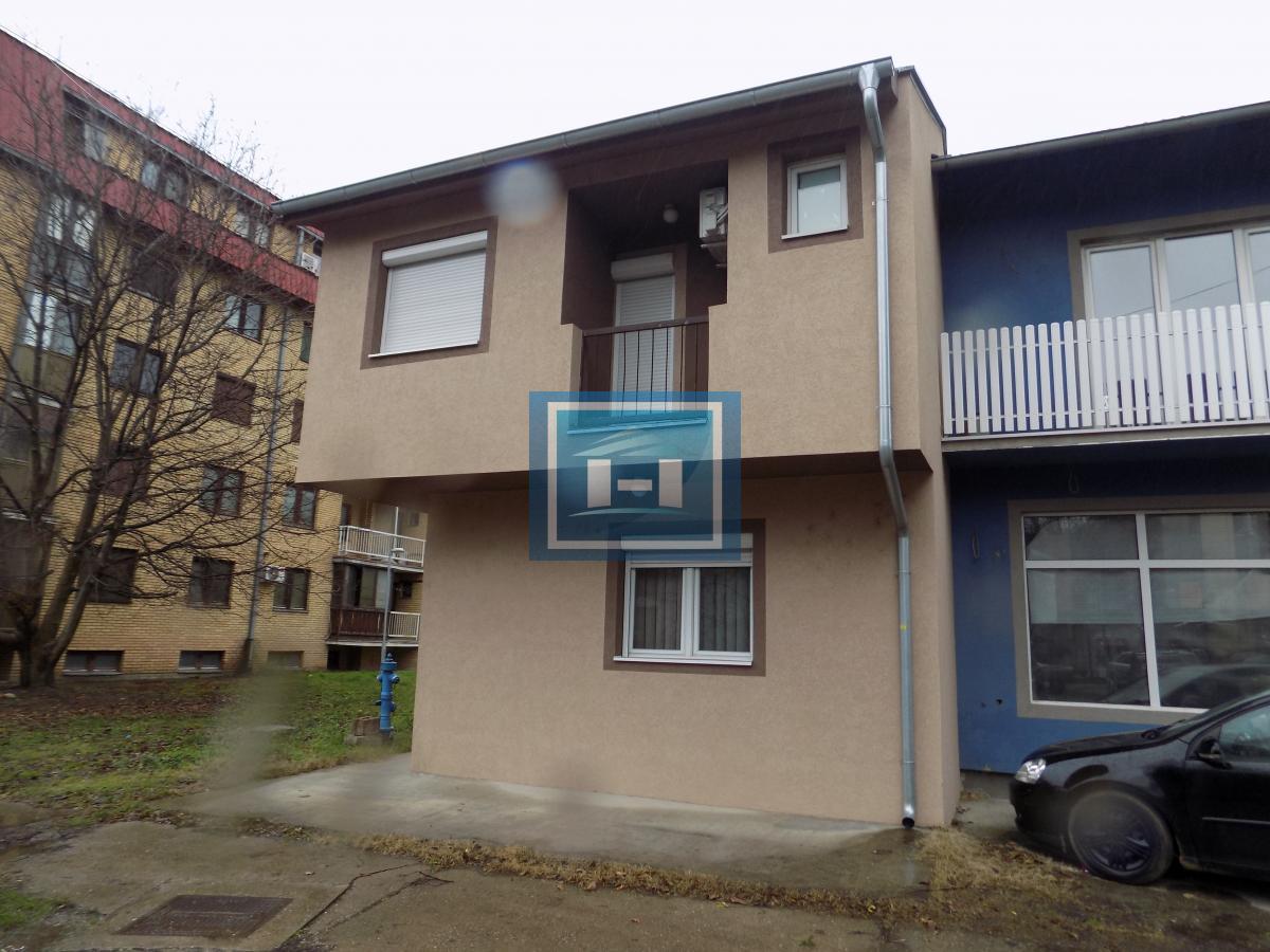 Stan u dva nivoa na idealnoj lokaciji!