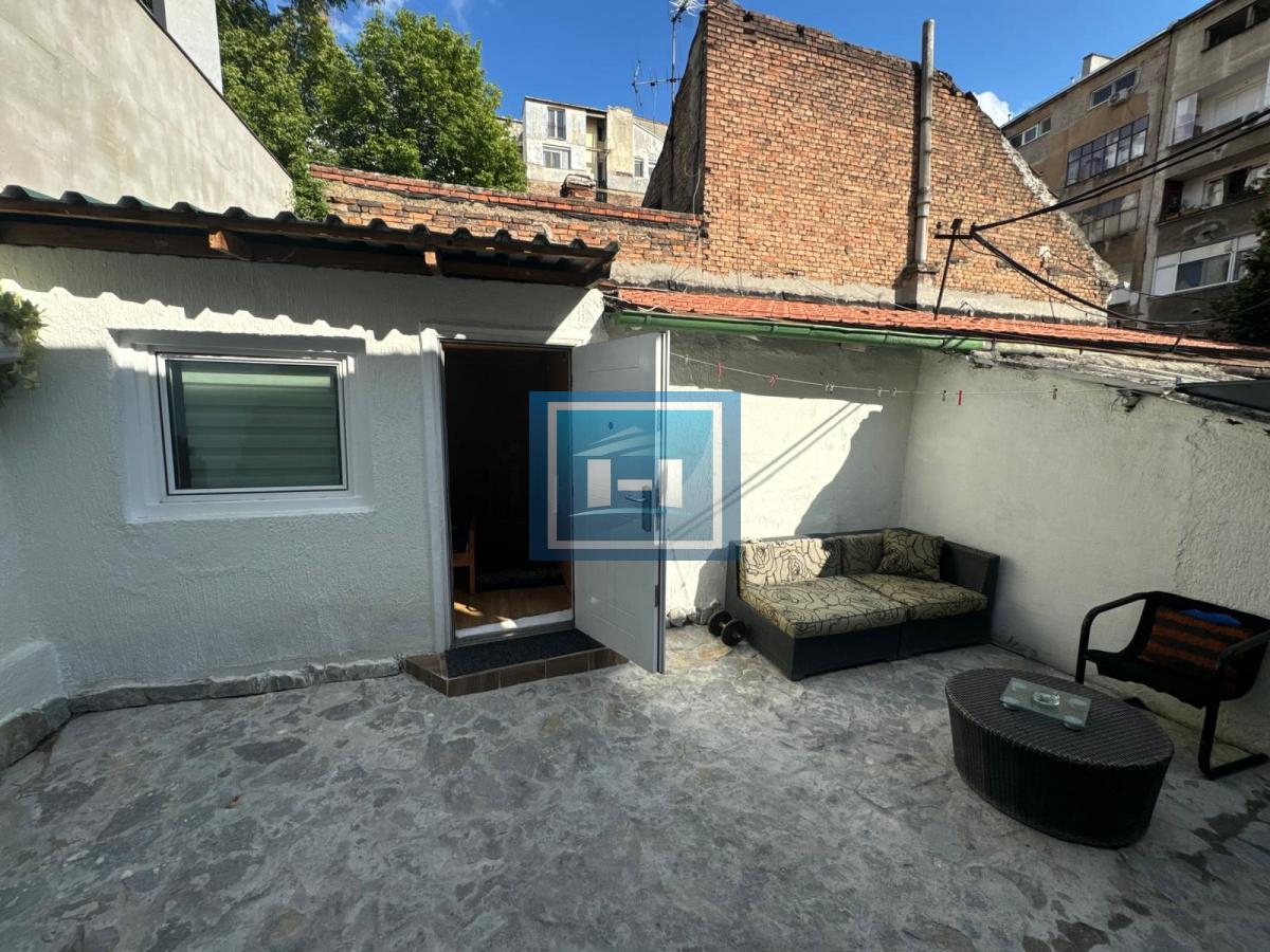 Kuća 90 m², 4 ulaza, 2 kupatila, dvorište – Admirala Geprata, centar Beograda