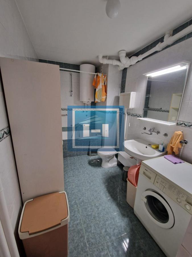 Vračar (Crveni krst) – renoviran stan sa slobodnim parkingom