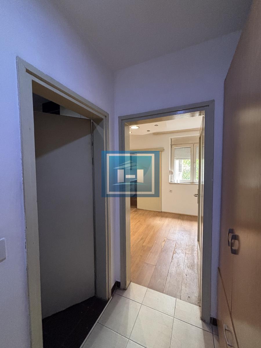 Izdaje se komforan stan -200e