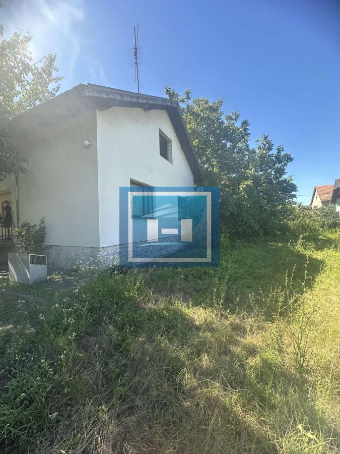 Na prodaju kuća u Terekovom naselju