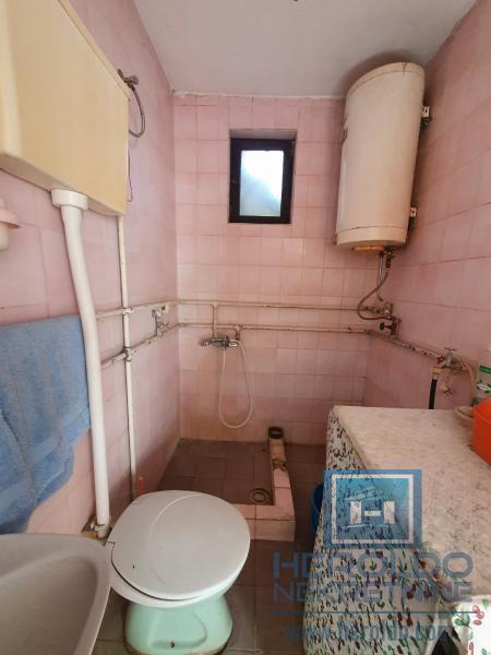 Kuća u Voljavču, kod škole