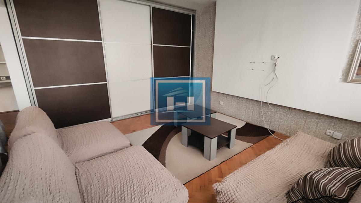 Kompletno namešten stan u užem centru grada