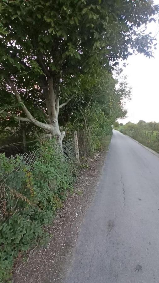 Parcela za izgradnju sa svim priključcima i uknjiženim objektom za adaptaciju u Crvenim livadama