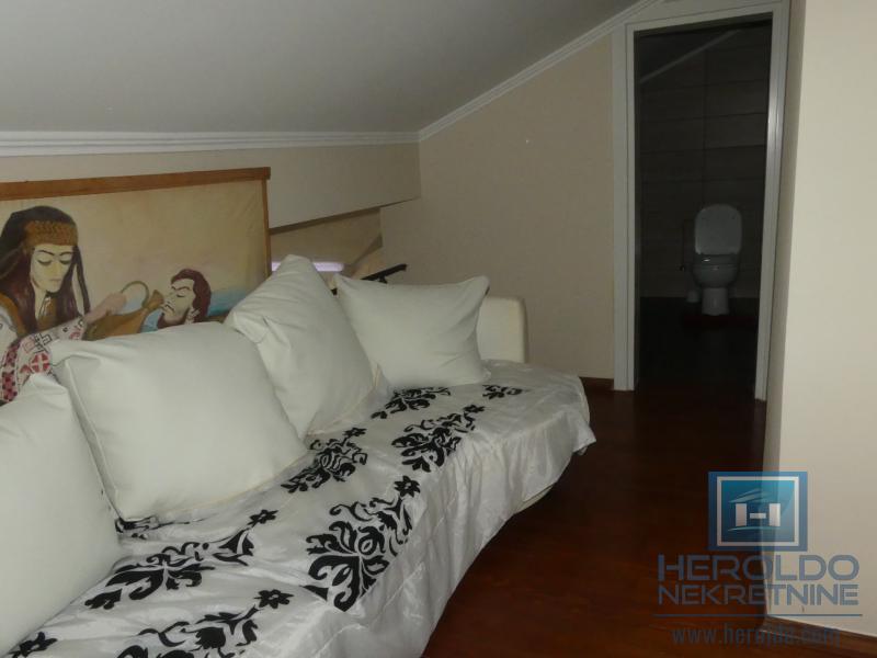 Lux stan sa galerijom, Akva park