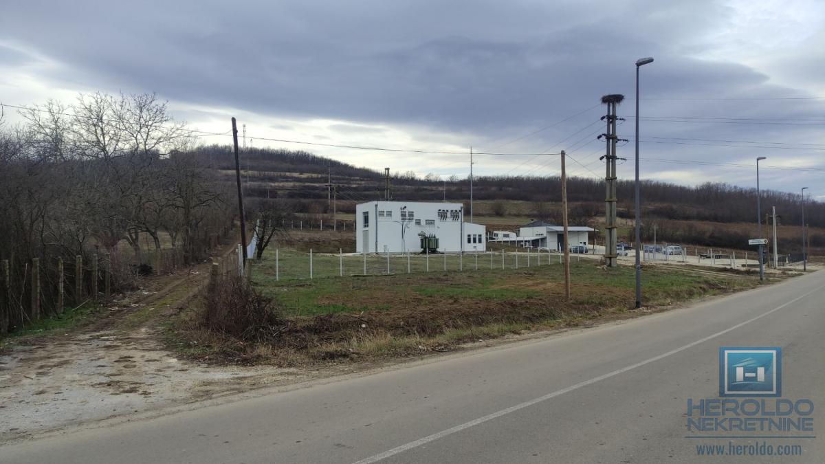 Parcela za izdavanje kod kružnog toka Batočina -Kragujevac