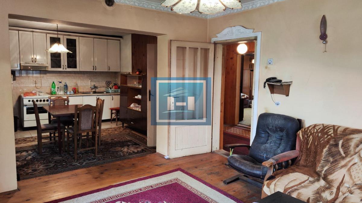 Kuća u centralnom delu Batočine pogodna za višečlane porodice