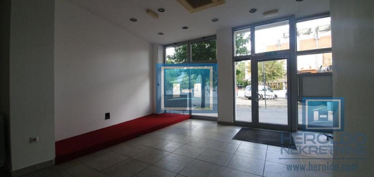 Izdavanje poslovnog prostora u strogom centru Jagodine – odlična lokacija, 171 m²