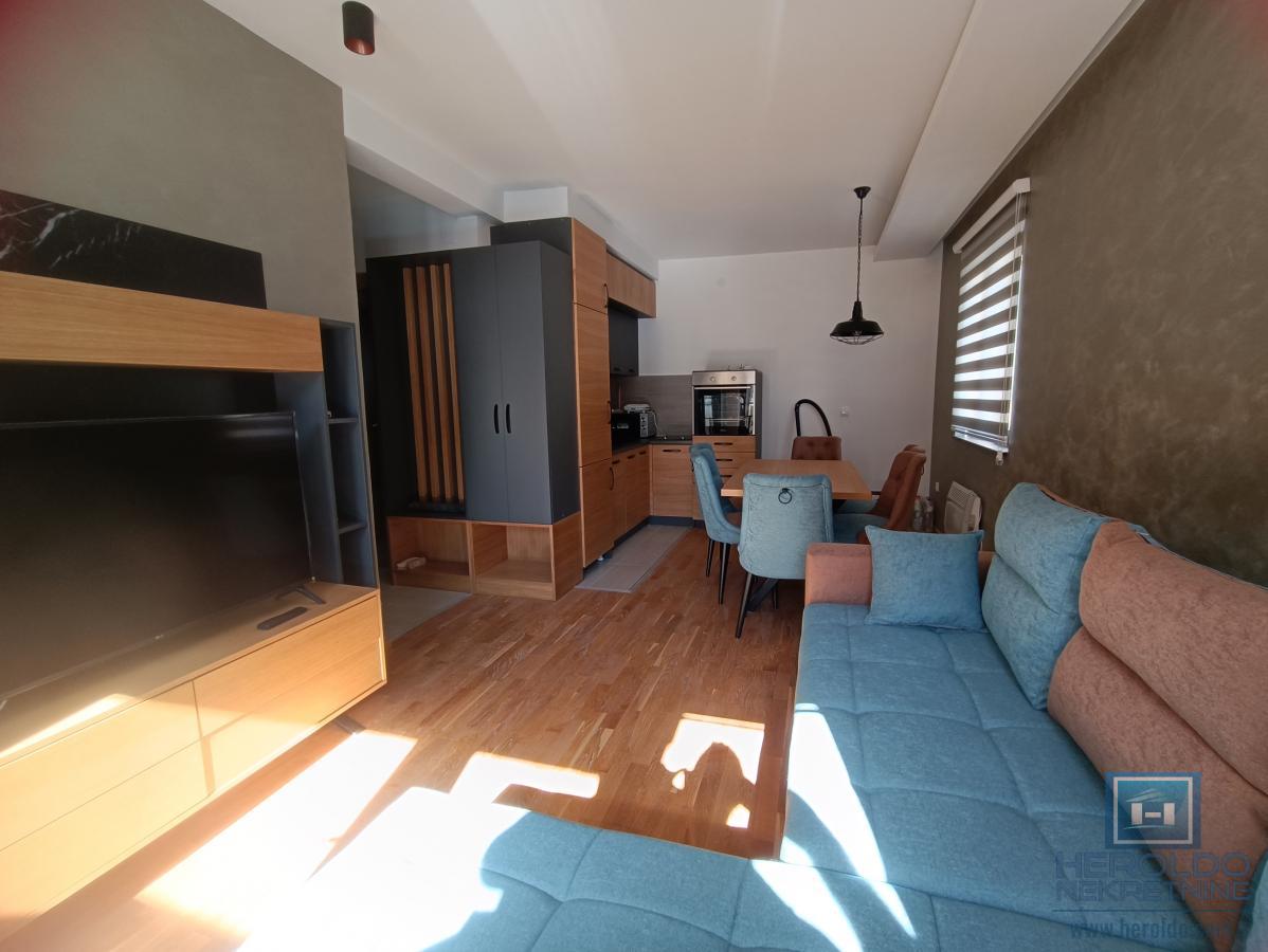 Na prodaju apartman na Zlatiboru