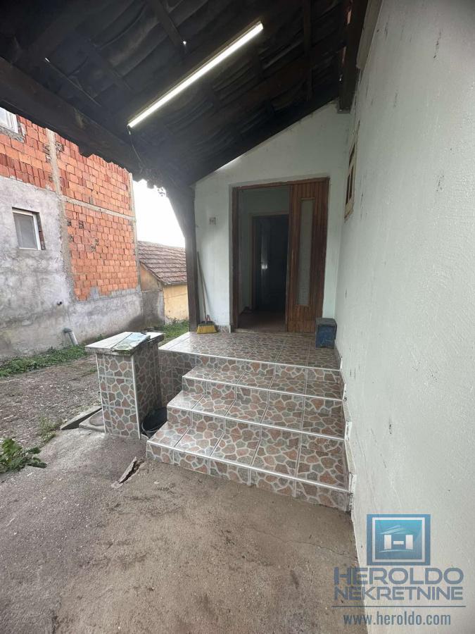 Na prodaju kuća sa pomoćnim objektima u Senju