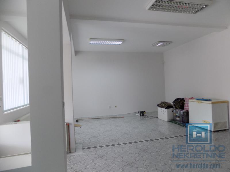 Polunamesten poslovni objekat - 100m2