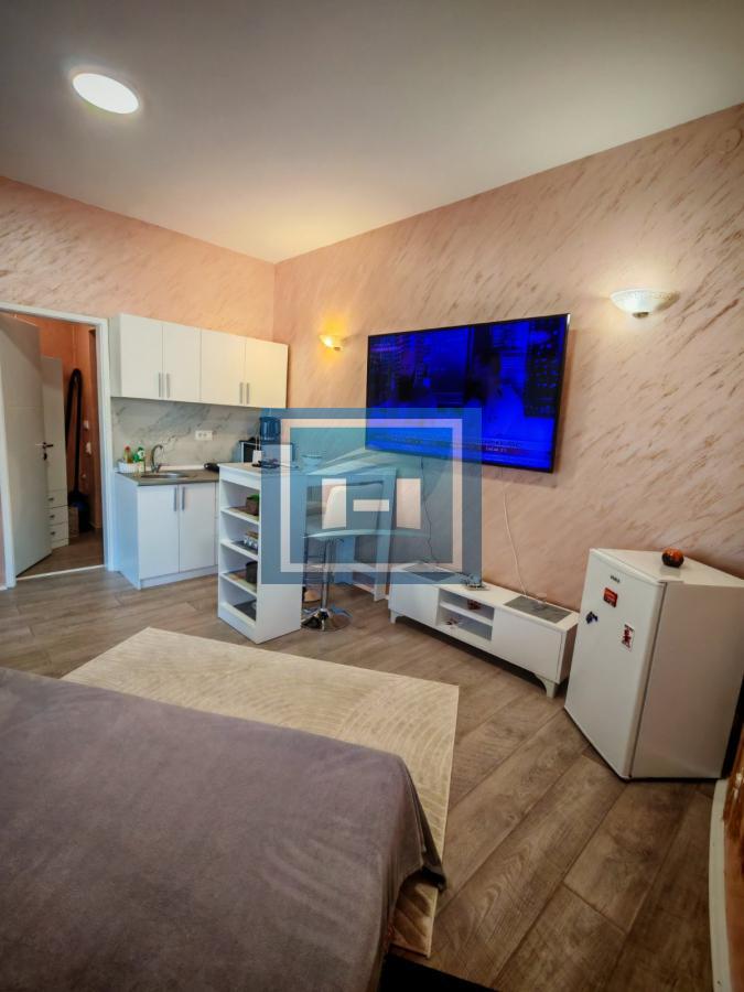 Izdaje se potpuno renovirana opremljena garsonjera