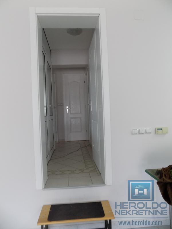 Polunamesten poslovni objekat - 100m2