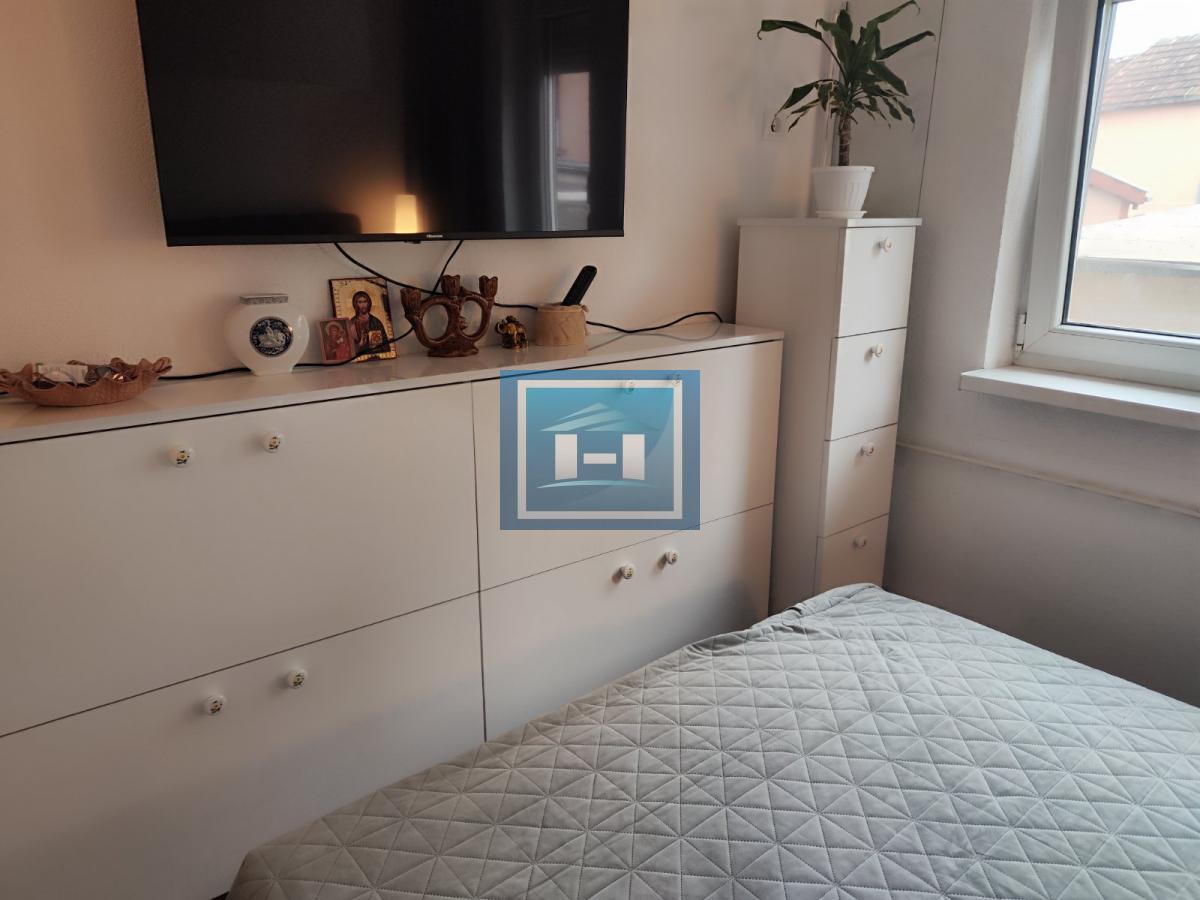 NAMEŠEN JEDNOSOBAN STAN NIŽE SPRATNOSTI U CENTRU JAGODINE