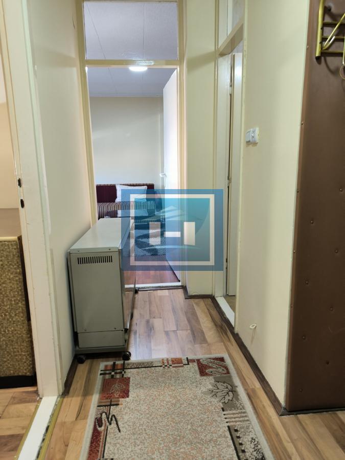 Stan 55 m² na glavnoj ulici – prvi sprat