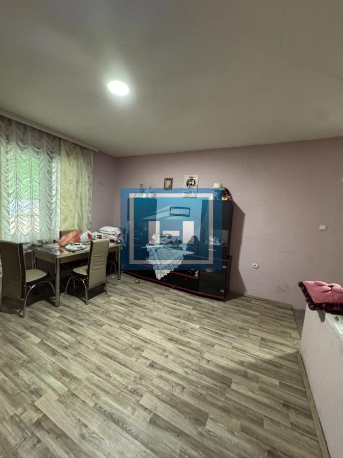 Kuća sa ogromnim placem i potencijalom – odlična lokacija!