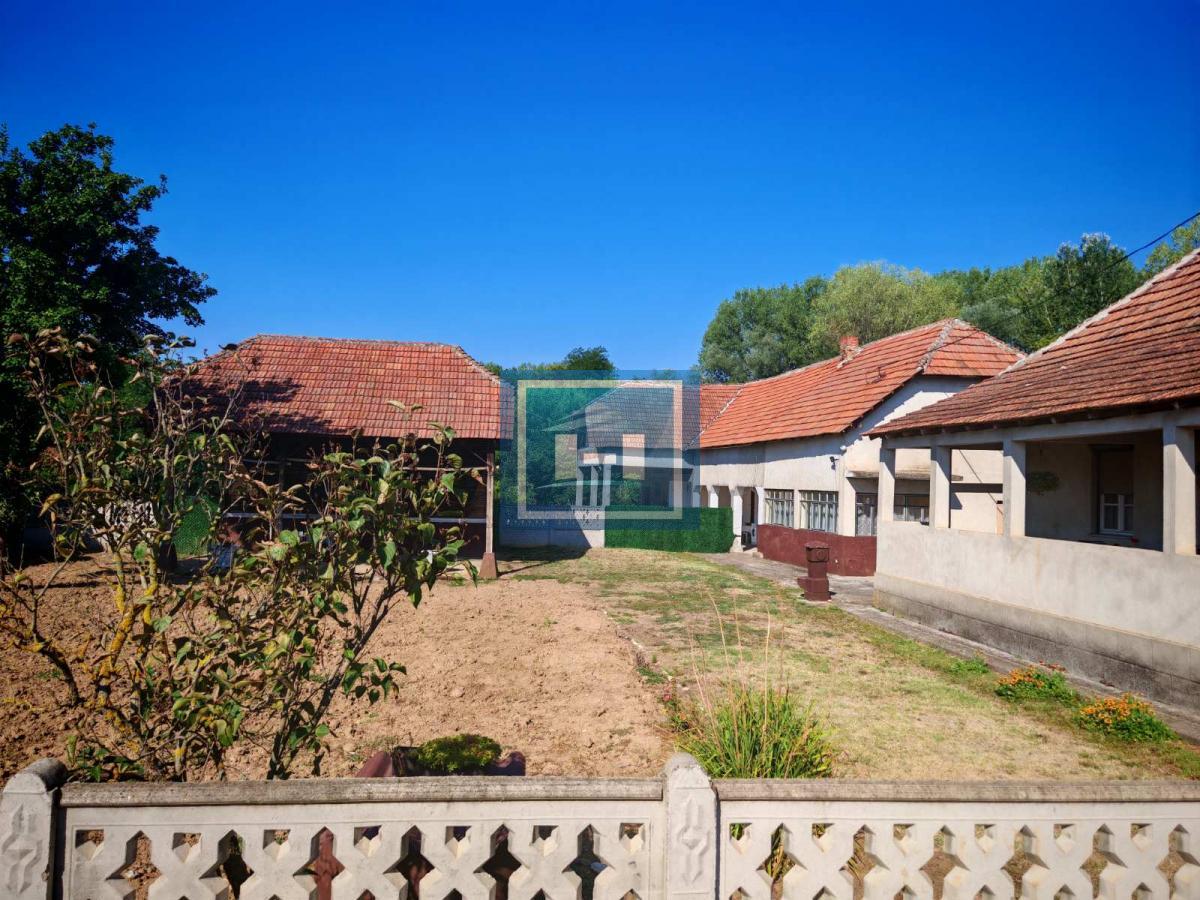 Na prodaju seosko domaćinstvo u Donjem Katunu