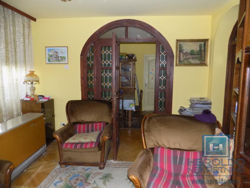 Stan u strogom centru pogodan i za poslovni prostor