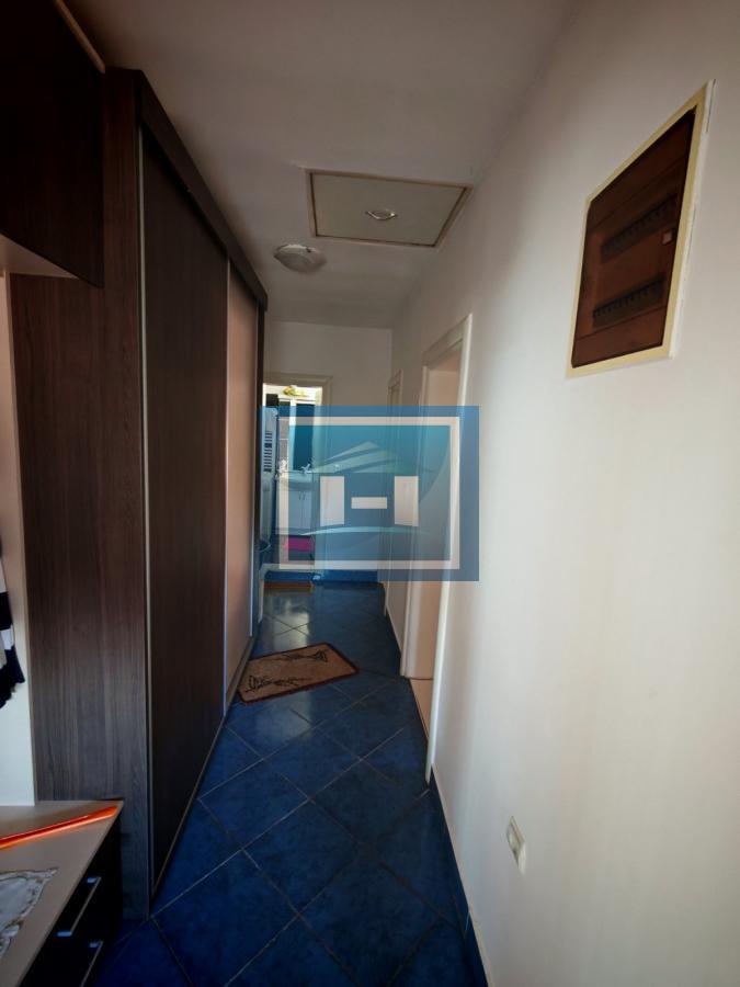 Izdaje se sprat kuće sa upotrebom dvorišta