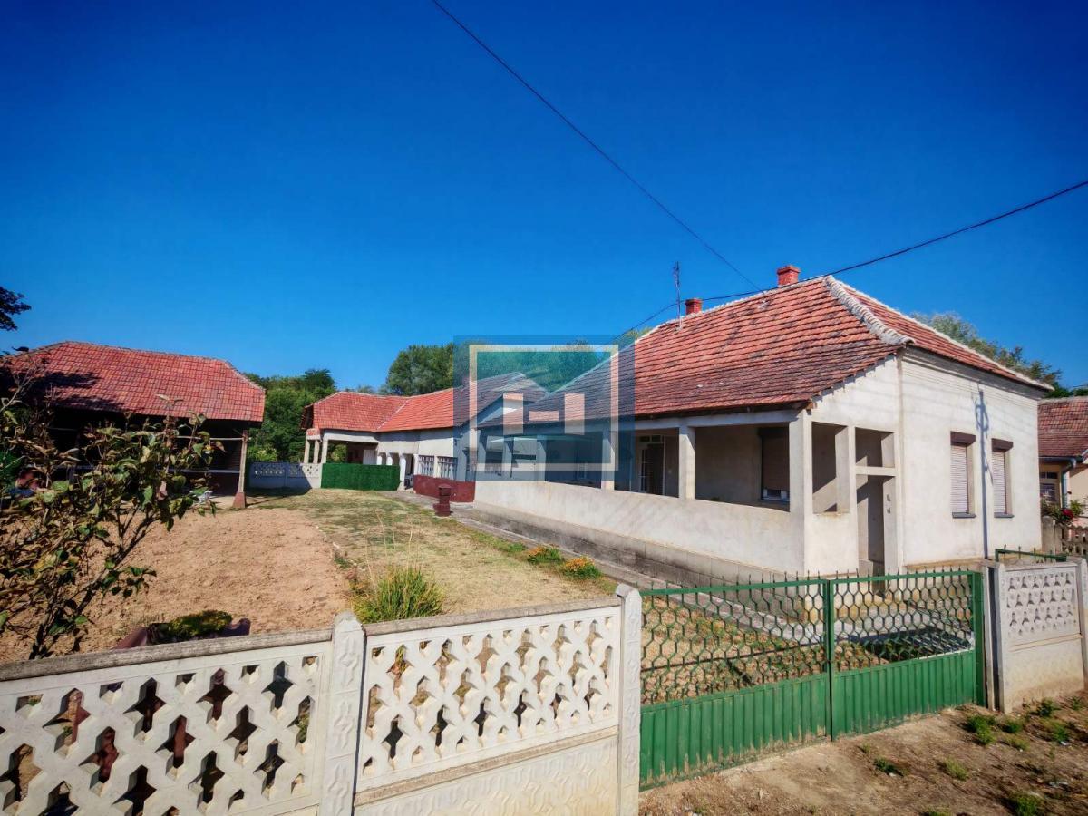 Na prodaju seosko domaćinstvo u Donjem Katunu