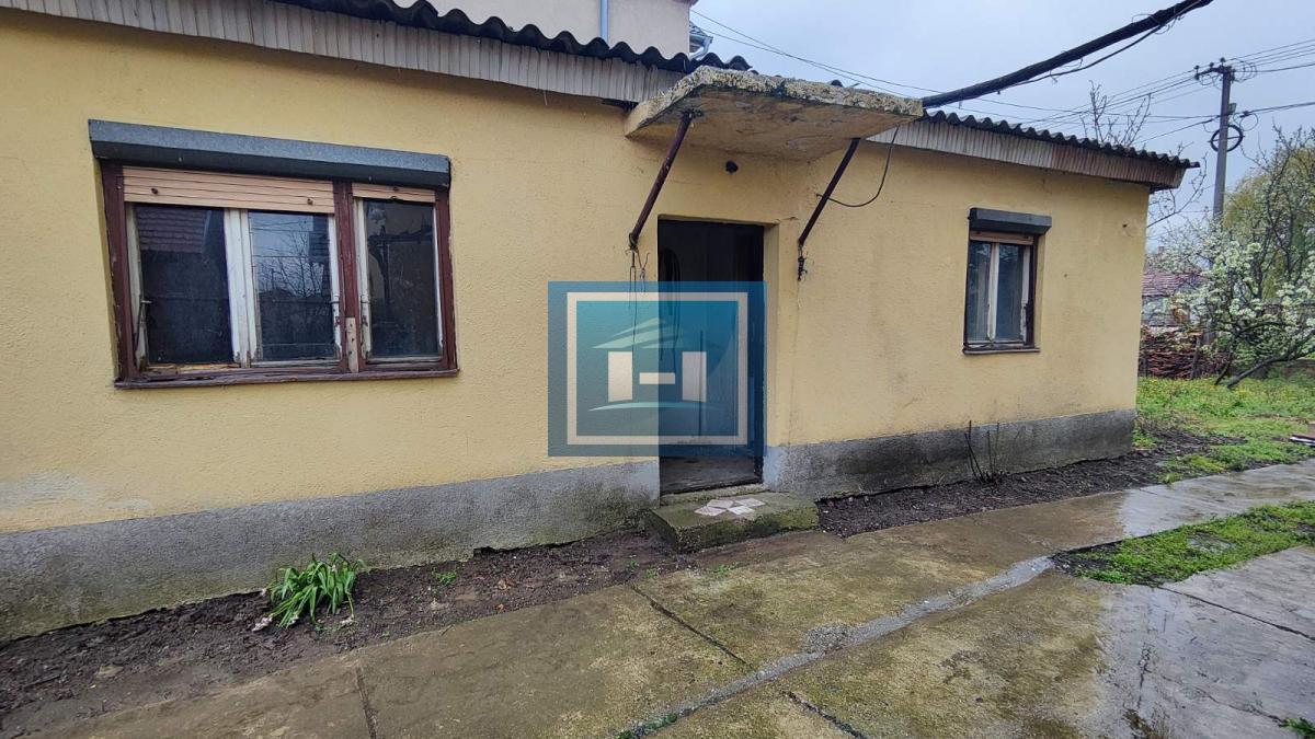 Kuća u centralnom delu Batočine pogodna za višečlane porodice