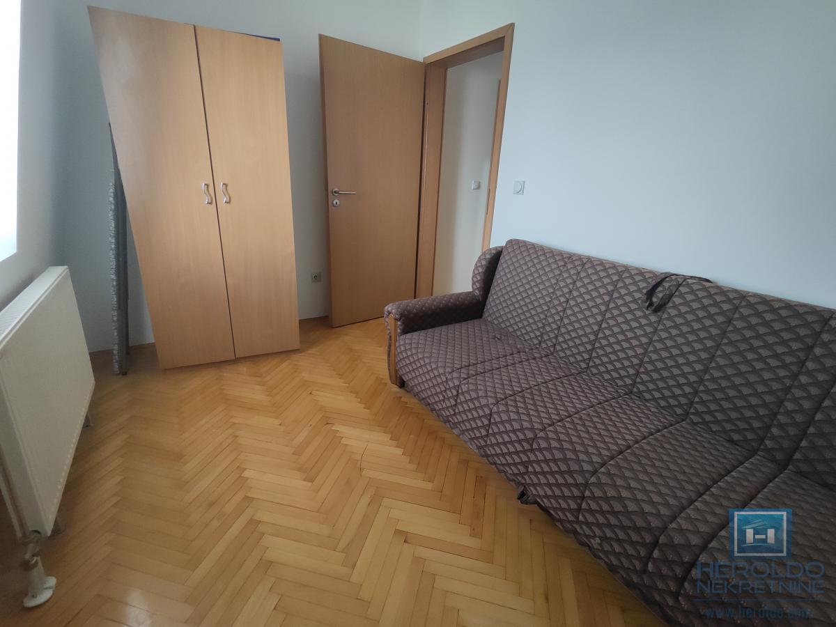 Trosoban stan u blizini Akva parka