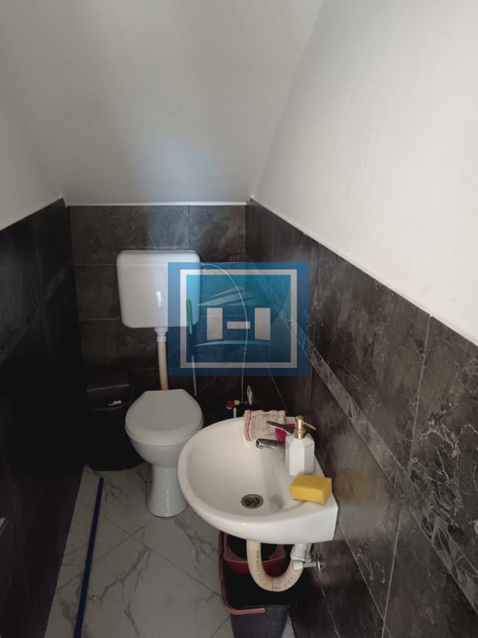 Idealno za preduzetnike – Kuća sa halom i vagom do 60 tona!