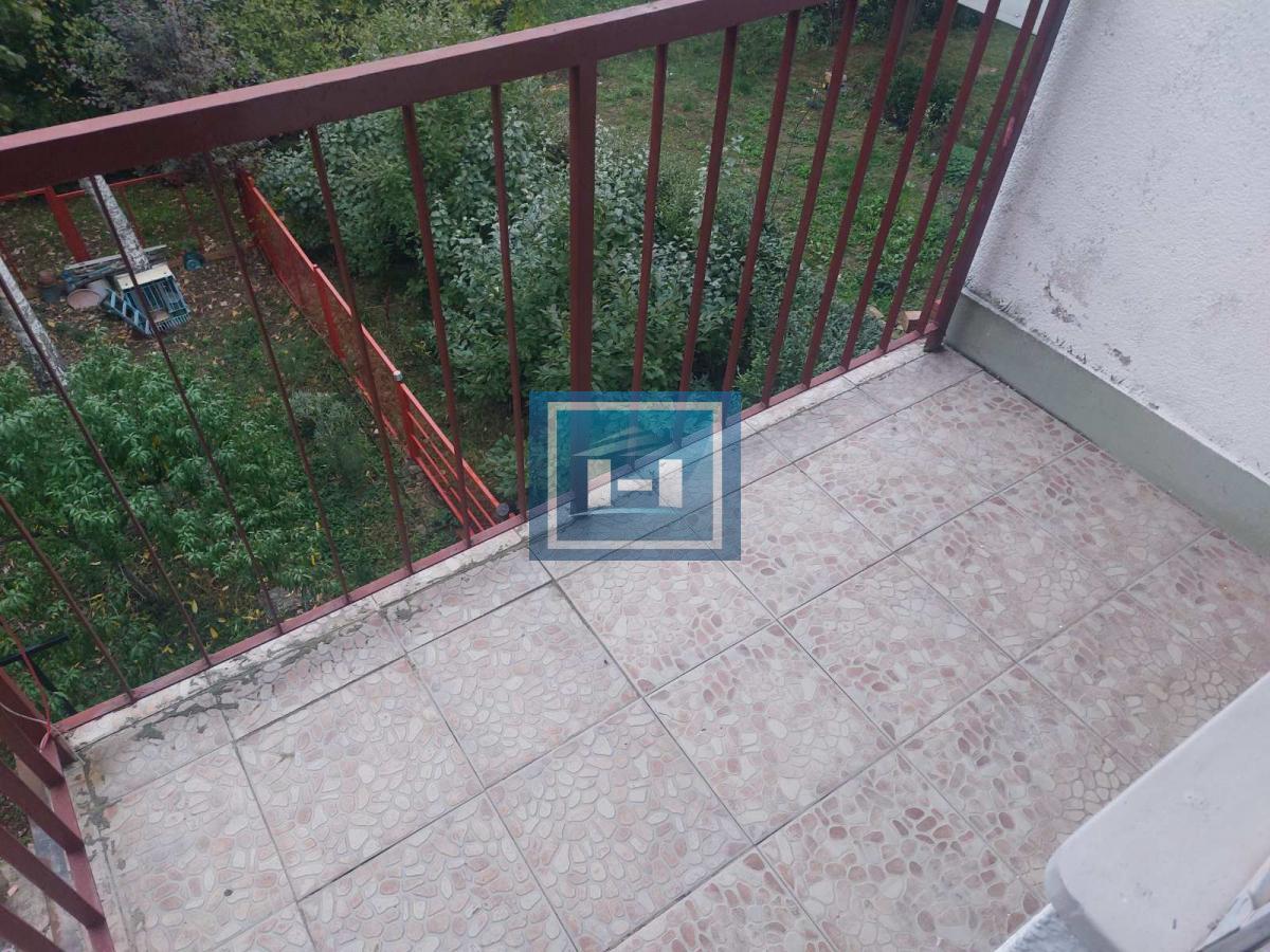 DVE SPAVAĆE SOBE NA 46 m² + GARSONJERA — STRELIŠTE, JAGODINA!