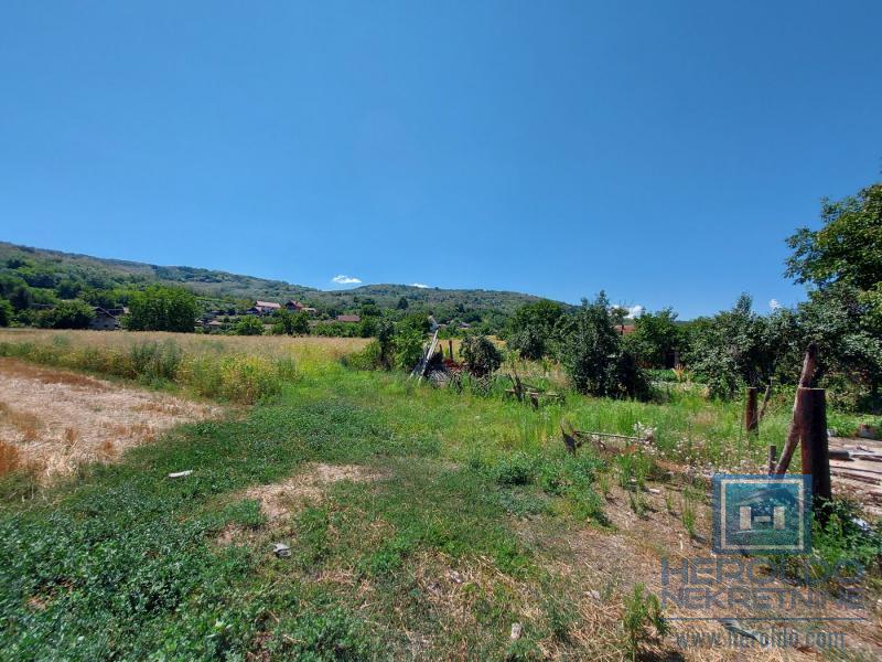 Kuća za renoviranje u Majuru sa pomoćnim objektom do glavnog puta
