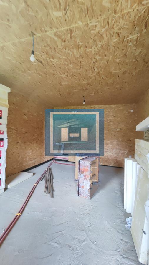 Kuća na parceli od 10 hektara zemlje u okolini Batočine