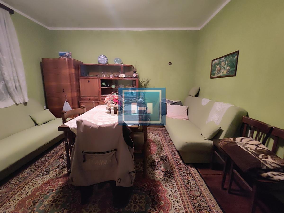 Useljiva porodična prizemna kuća na 2 km od grada