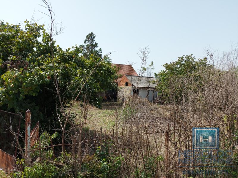 Kuća sa placem od 18a u naselju Panjevački rit