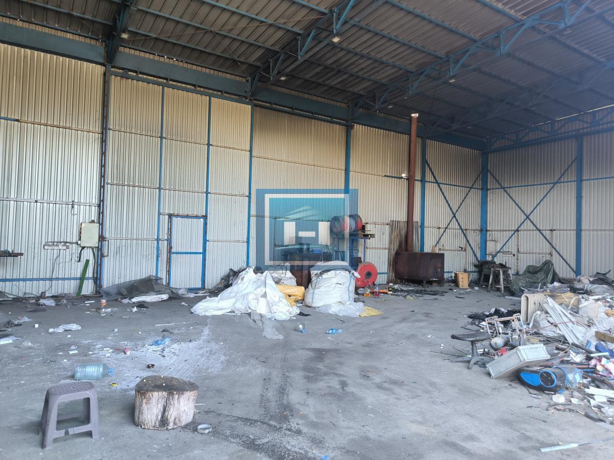 Idealno za preduzetnike – Kuća sa halom i vagom do 60 tona!