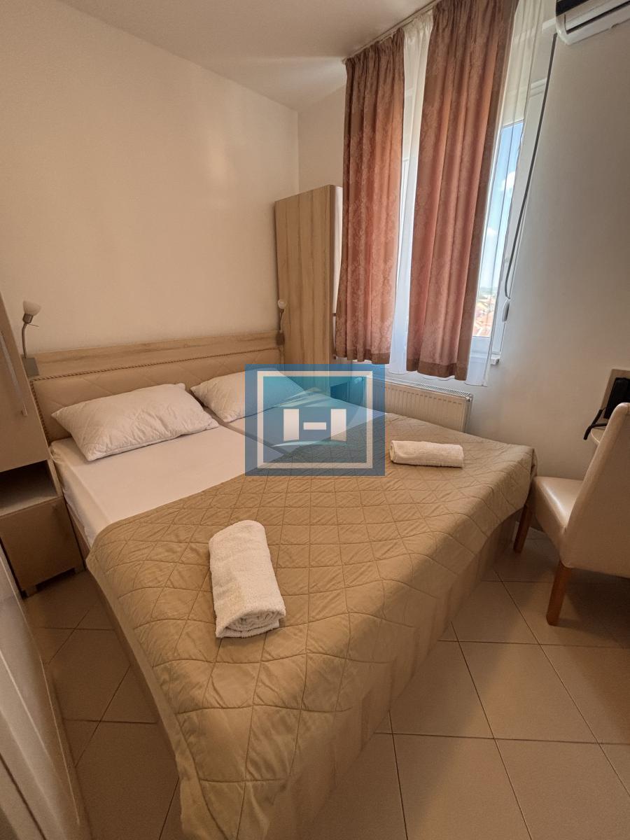 Izdajemo kompletno namešten  dvosoban stan u Wingu