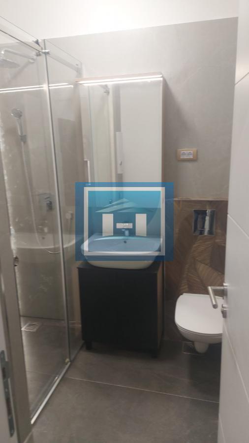 Nenamesten stan, 2 spavaće, centar grada