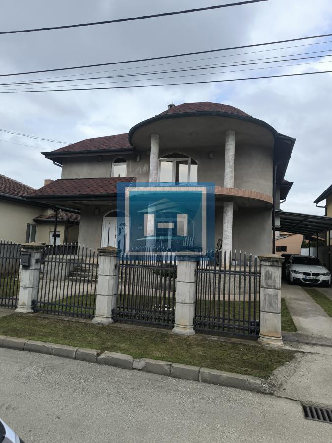 Na prodaju – Luksuzna porodična kuća