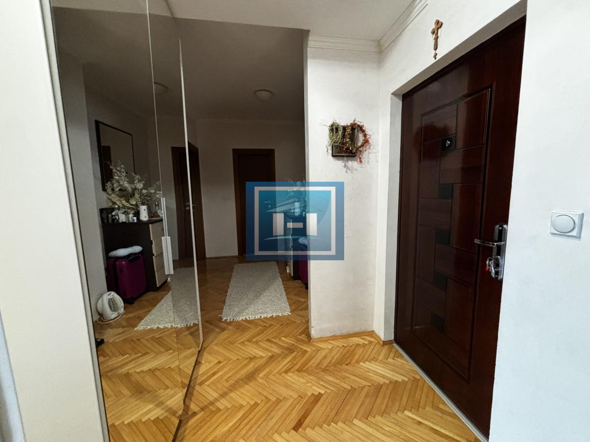 Prelep komforan stan u strogom centru Jagodine – idealna lokacija!