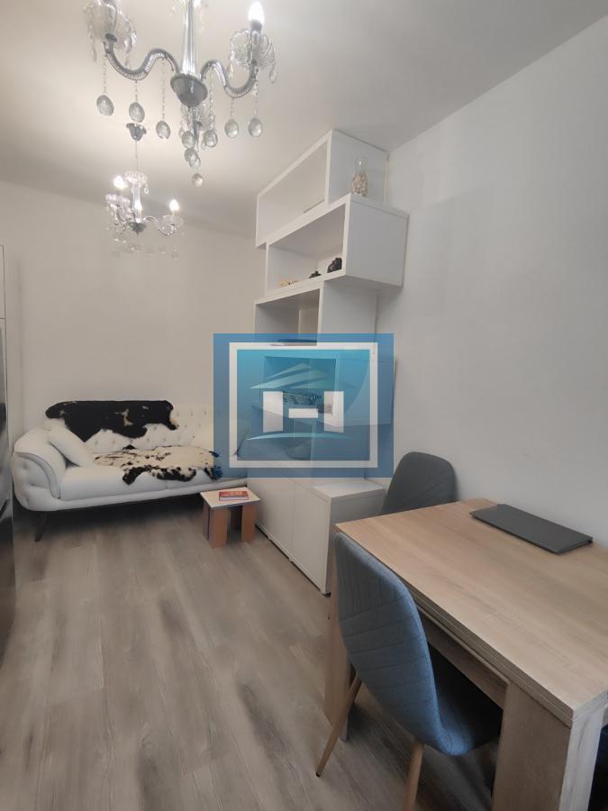 NAMEŠEN JEDNOSOBAN STAN NIŽE SPRATNOSTI U CENTRU JAGODINE