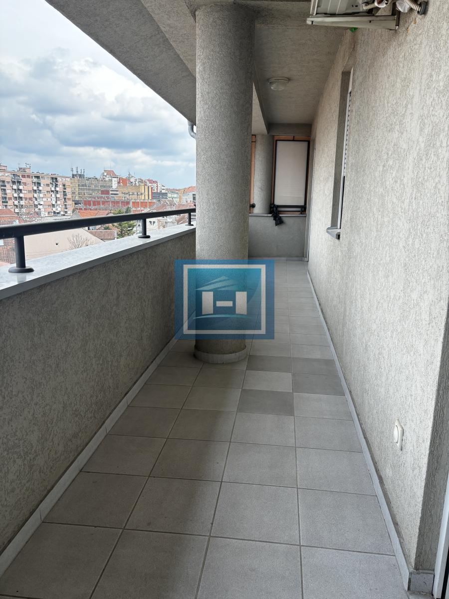 Prelep komforan stan u strogom centru Jagodine – idealna lokacija!